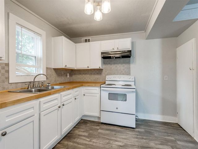 1214 W Logan, Guthrie, OK 73044