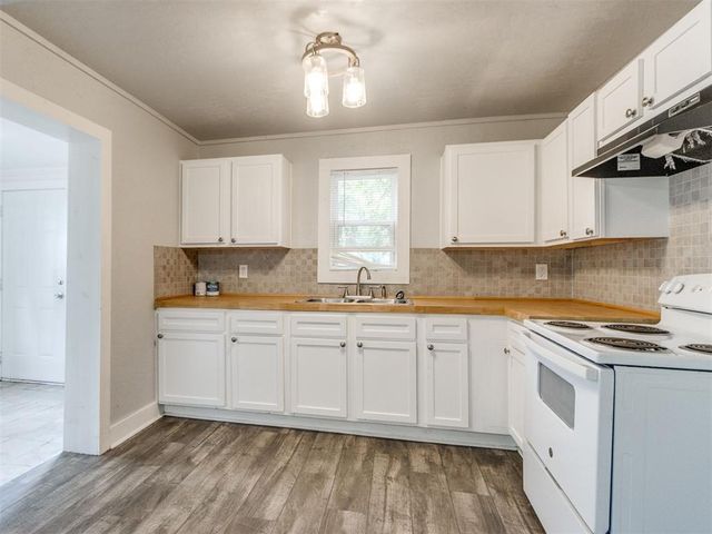 1214 W Logan, Guthrie, OK 73044