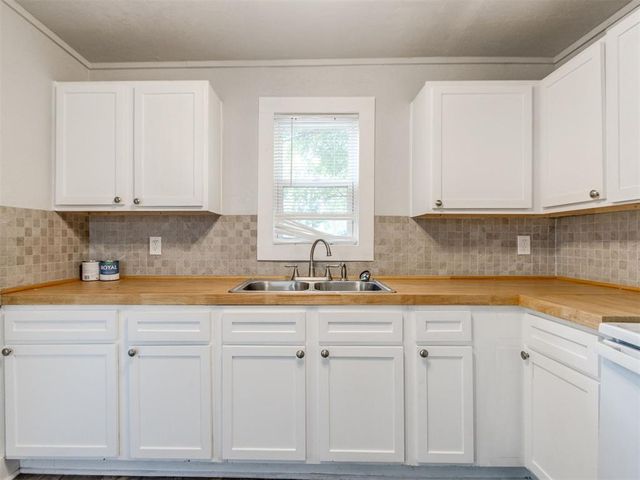 1214 W Logan, Guthrie, OK 73044