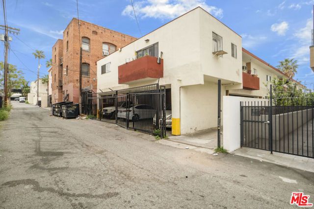 4053 Oakwood Avenue, Los Angeles, CA 90004