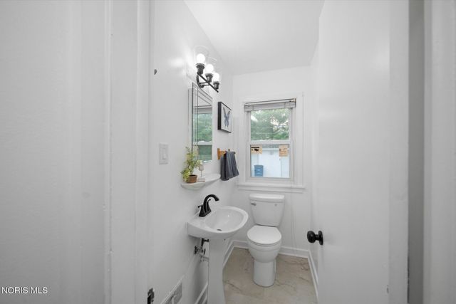 2360 Cheltenham Road, Toledo, OH 43606