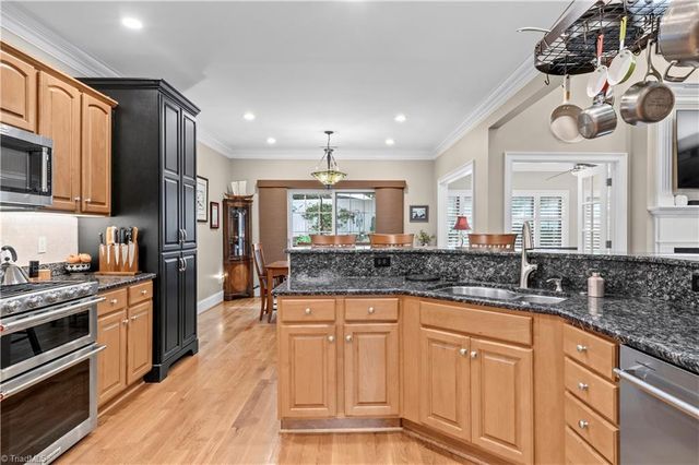 5204 Cedarwood Creek Drive, Winston-salem, NC 27104