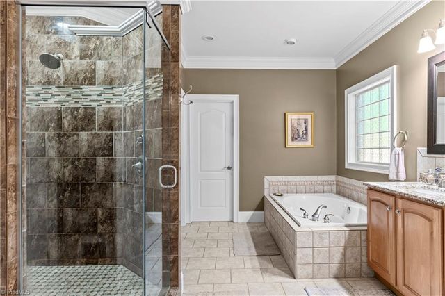 5204 Cedarwood Creek Drive, Winston-salem, NC 27104