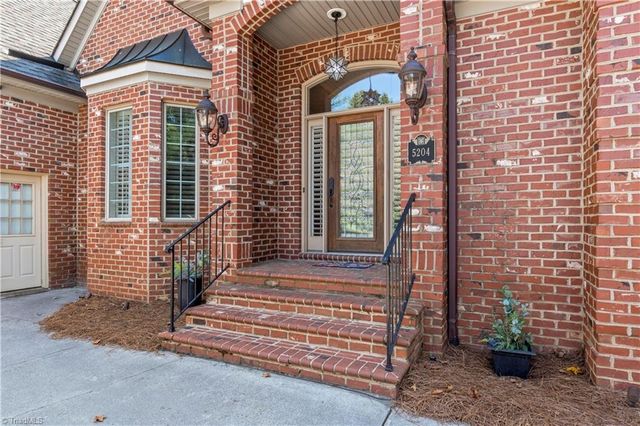 5204 Cedarwood Creek Drive, Winston-salem, NC 27104