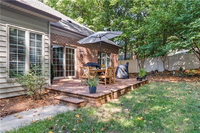 5204 Cedarwood Creek Drive, Winston-salem, NC 27104