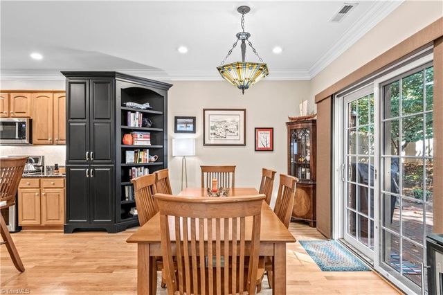 5204 Cedarwood Creek Drive, Winston-salem, NC 27104