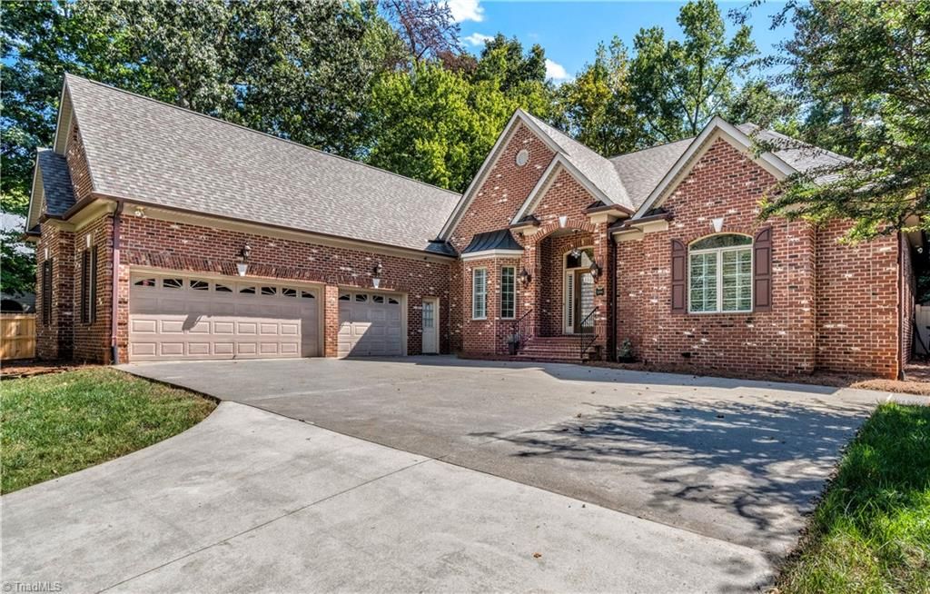 5204 Cedarwood Creek Drive, Winston-salem, NC 27104