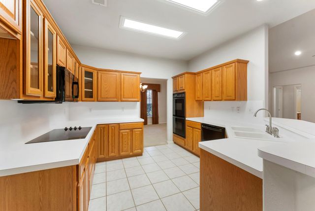 423 Tallow Drive, Conroe, TX 77385
