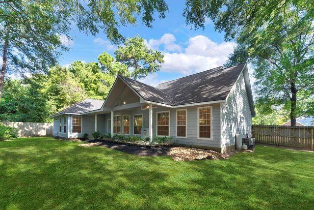 423 Tallow Drive, Conroe, TX 77385