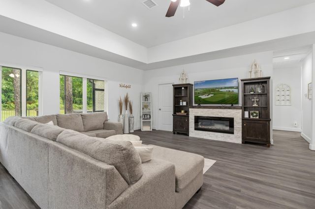 118 Wick Willow Road, Montgomery, TX 77356