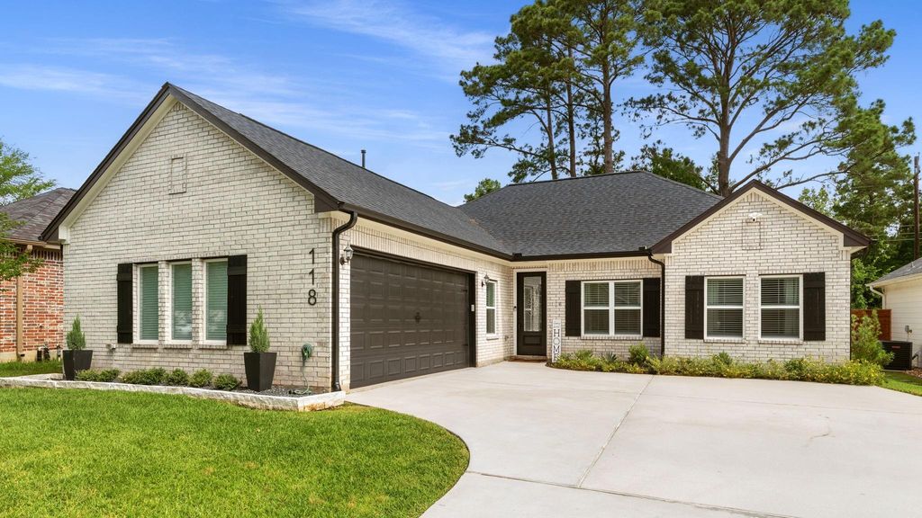 118 Wick Willow Road, Montgomery, TX 77356