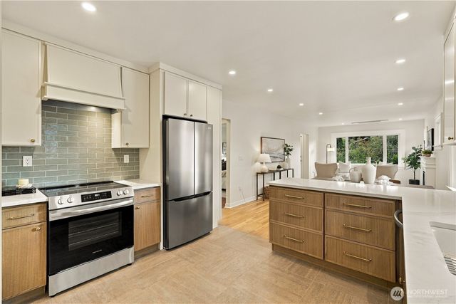 8055 Corliss Avenue N, Seattle, WA 98103