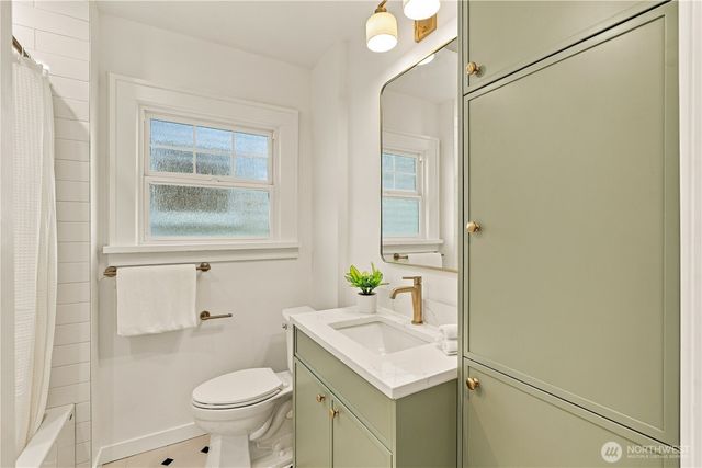 8055 Corliss Avenue N, Seattle, WA 98103