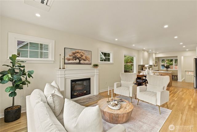 8055 Corliss Avenue N, Seattle, WA 98103