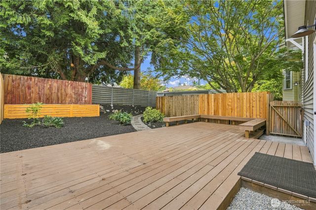 8055 Corliss Avenue N, Seattle, WA 98103