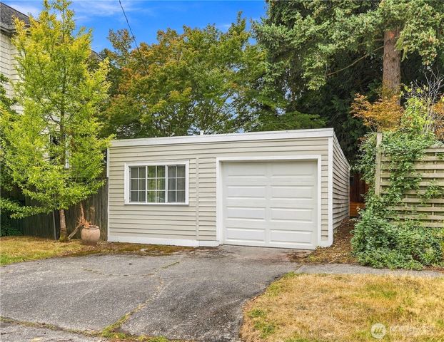 8055 Corliss Avenue N, Seattle, WA 98103