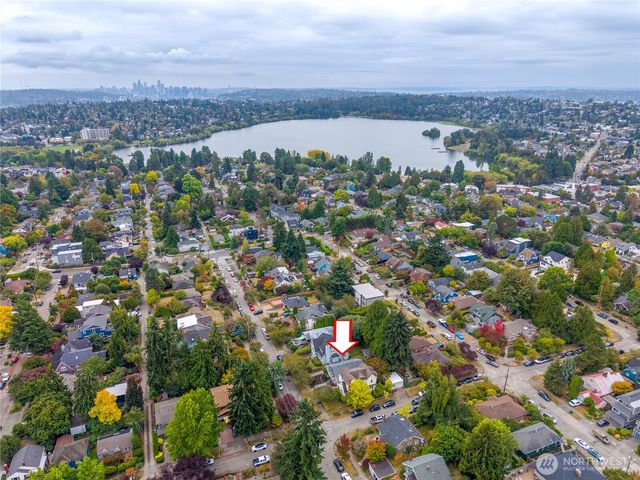 8055 Corliss Avenue N, Seattle, WA 98103