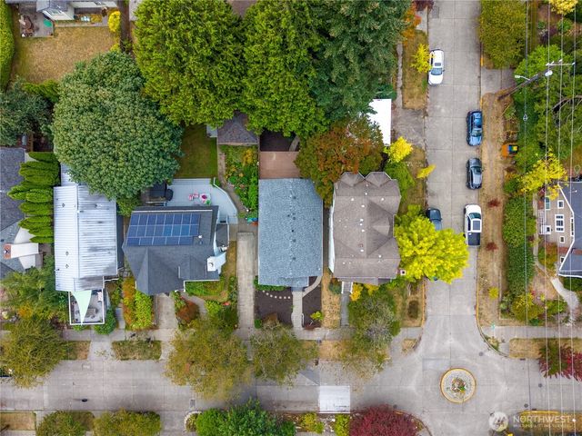 8055 Corliss Avenue N, Seattle, WA 98103