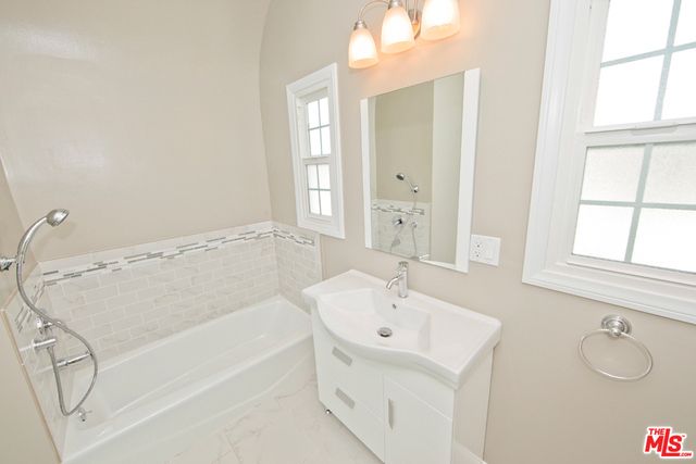 8446 W 4TH Street, Los Angeles, CA 90048