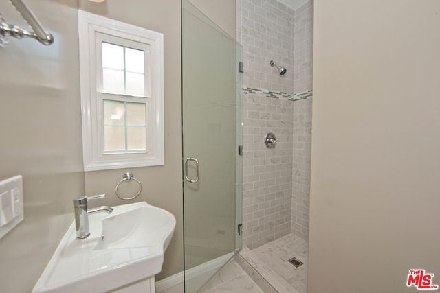 8446 W 4TH Street, Los Angeles, CA 90048