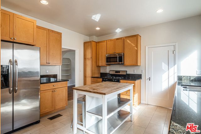 8446 W 4TH Street, Los Angeles, CA 90048