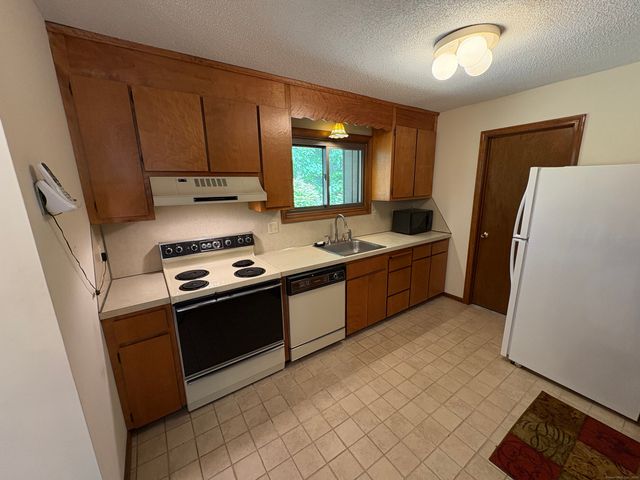 649 Middle Turnpike East E, Manchester, CT 06040