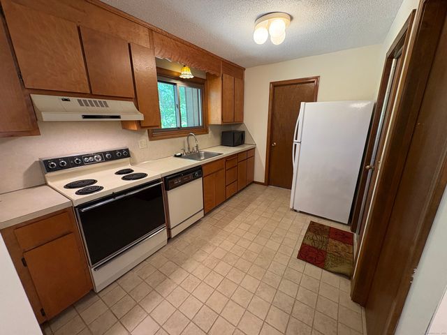 649 Middle Turnpike East E, Manchester, CT 06040