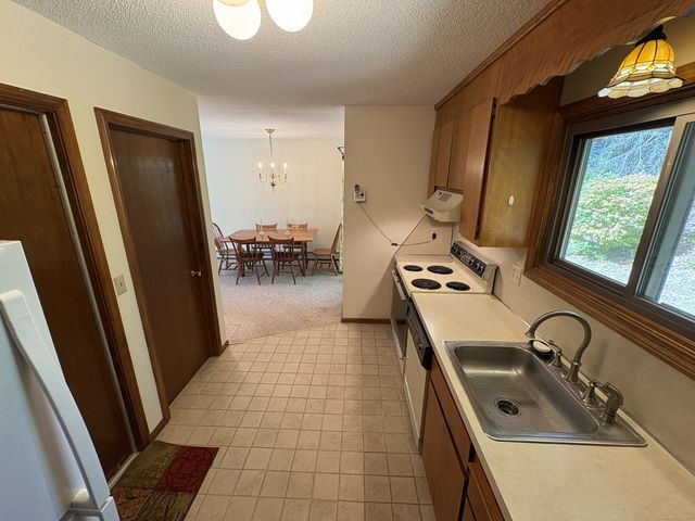 649 Middle Turnpike East E, Manchester, CT 06040