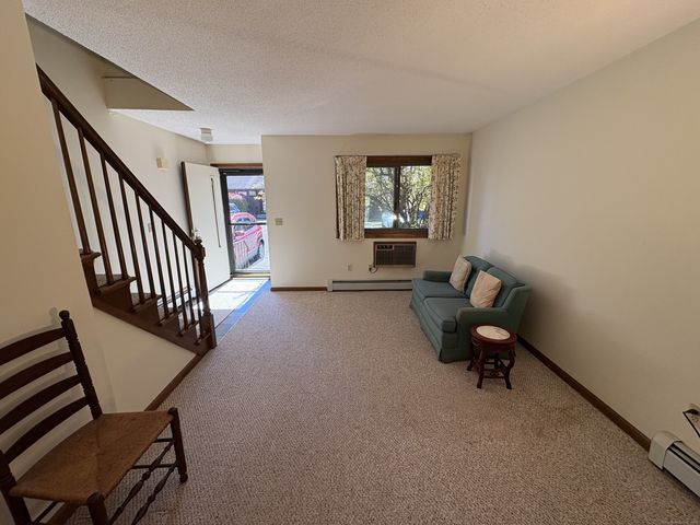 649 Middle Turnpike East E, Manchester, CT 06040