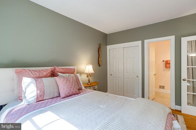 11901 CHAPEL RD, Clifton, VA 20124