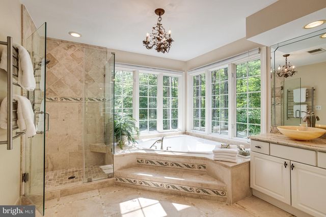 11901 CHAPEL RD, Clifton, VA 20124