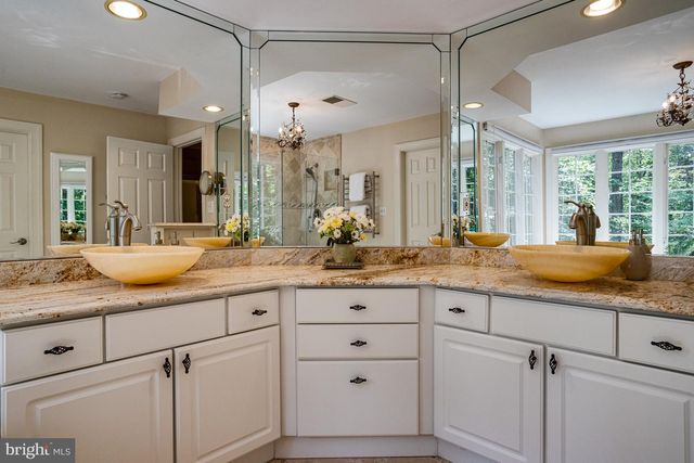 11901 CHAPEL RD, Clifton, VA 20124