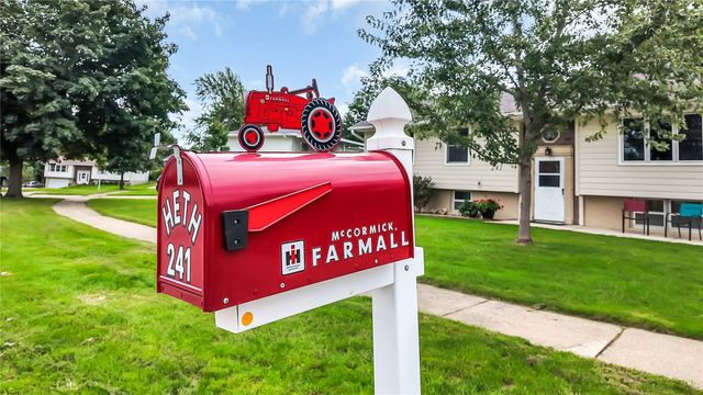 241 Norman Drive NE, Cedar Rapids, IA 52402