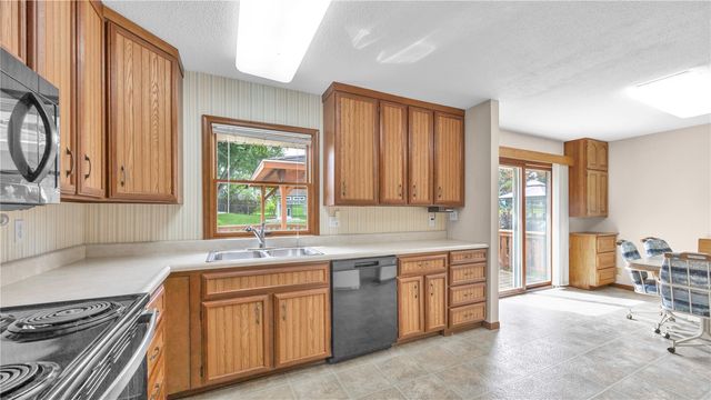 241 Norman Drive NE, Cedar Rapids, IA 52402