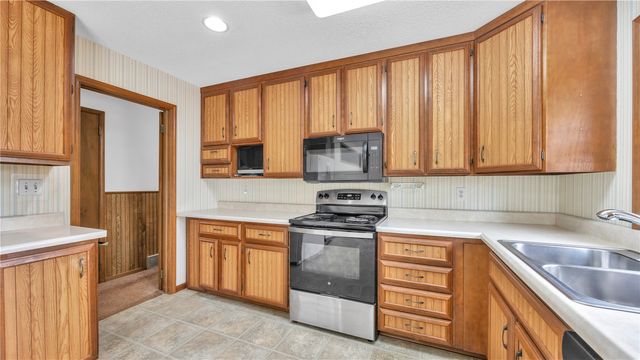 241 Norman Drive NE, Cedar Rapids, IA 52402