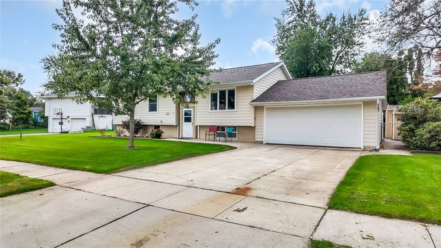 241 Norman Drive NE, Cedar Rapids, IA 52402