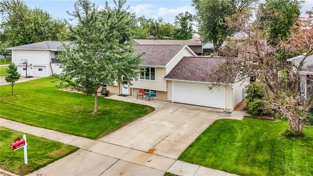 241 Norman Drive NE, Cedar Rapids, IA 52402