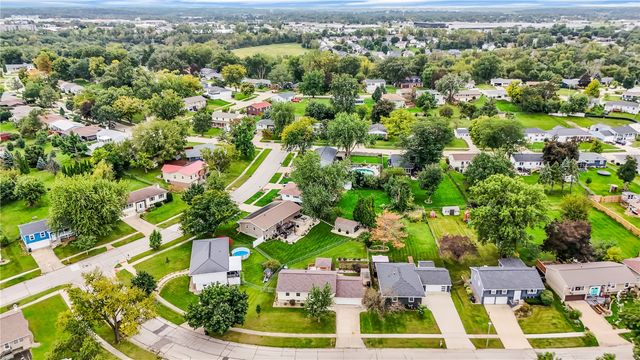 241 Norman Drive NE, Cedar Rapids, IA 52402