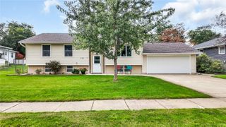 241 Norman Drive NE, Cedar Rapids, IA 52402