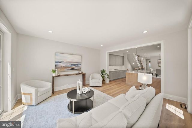 31 E REED AVE, Alexandria, VA 22305