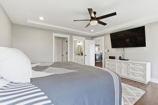 823 11th Street SW, Demotte, IN 46310