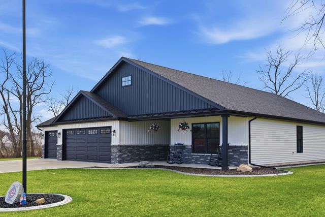 823 11th Street SW, Demotte, IN 46310