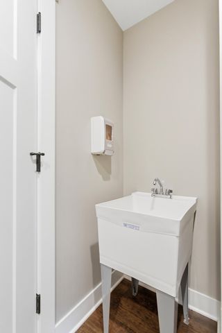 823 11th Street SW, Demotte, IN 46310