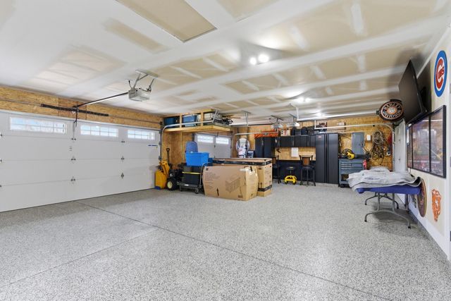 823 11th Street SW, Demotte, IN 46310