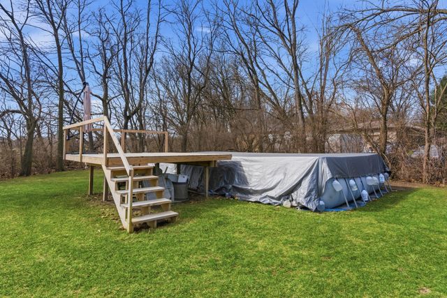 823 11th Street SW, Demotte, IN 46310