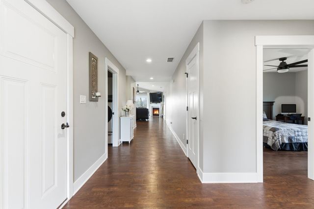 823 11th Street SW, Demotte, IN 46310