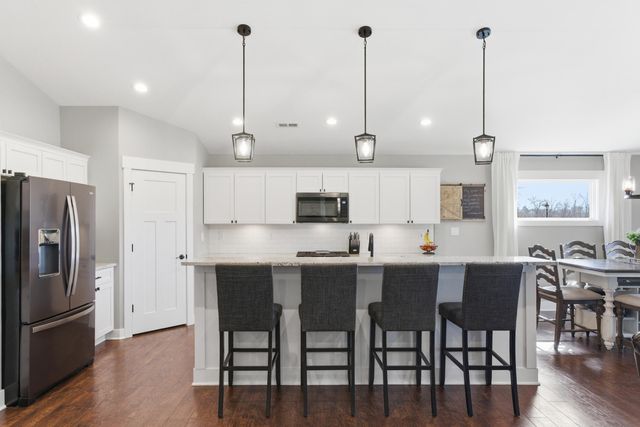 823 11th Street SW, Demotte, IN 46310