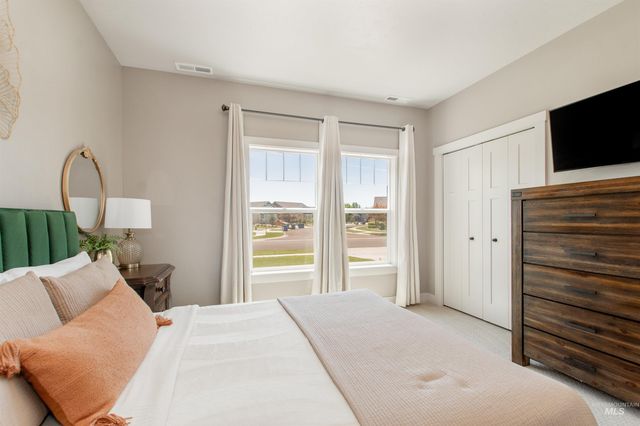 4433 S Lava Springs Loop, Nampa, ID 83686