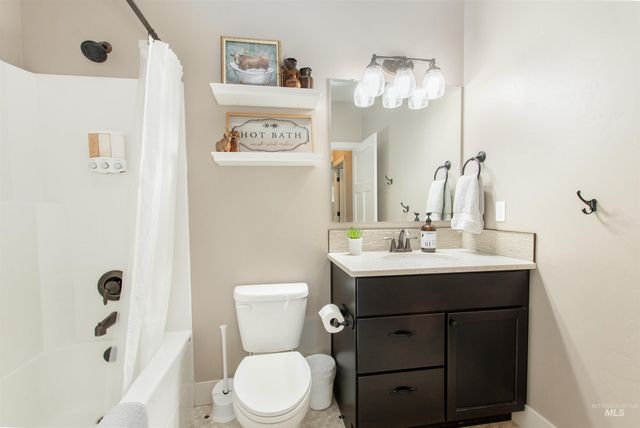 4433 S Lava Springs Loop, Nampa, ID 83686