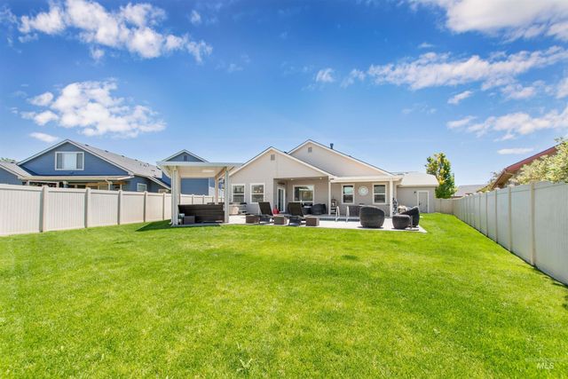 4433 S Lava Springs Loop, Nampa, ID 83686